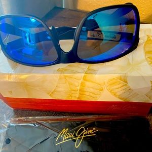 Maui Jim Blue Red Sands Black Matte 517
